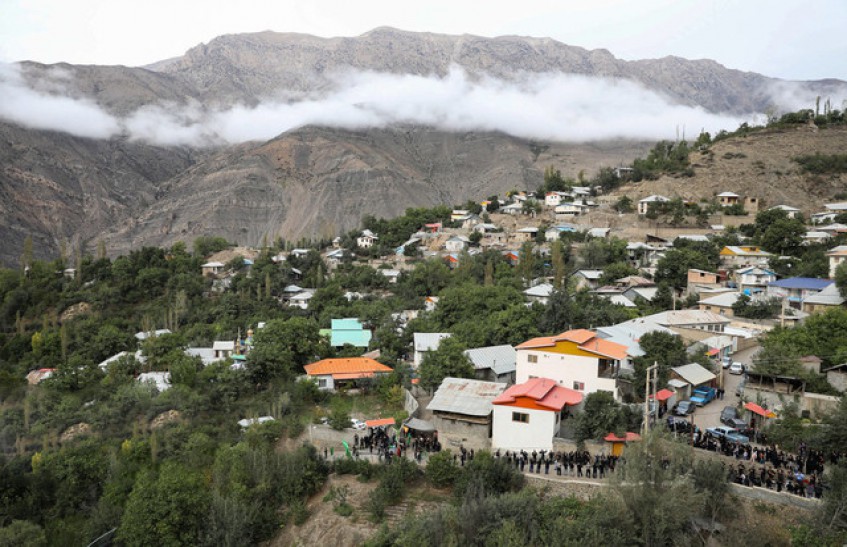 روستایی-درمیان-جنگل-های-بزرگترین-پارک-خاورمیانه
